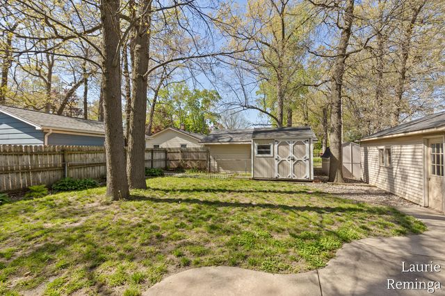 2203 Lacrosse Street, Wyoming, MI 49519