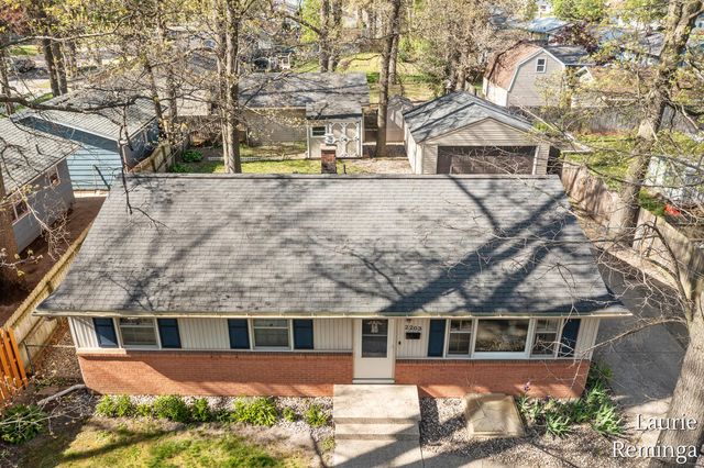 2203 Lacrosse Street, Wyoming, MI 49519
