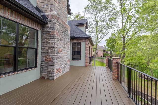 1602 NE Chapel Hill Drive, Bentonville, AR 72712