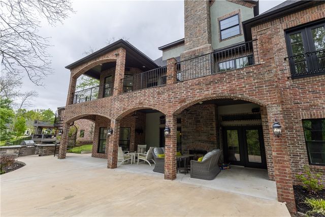 1602 NE Chapel Hill Drive, Bentonville, AR 72712