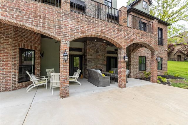 1602 NE Chapel Hill Drive, Bentonville, AR 72712