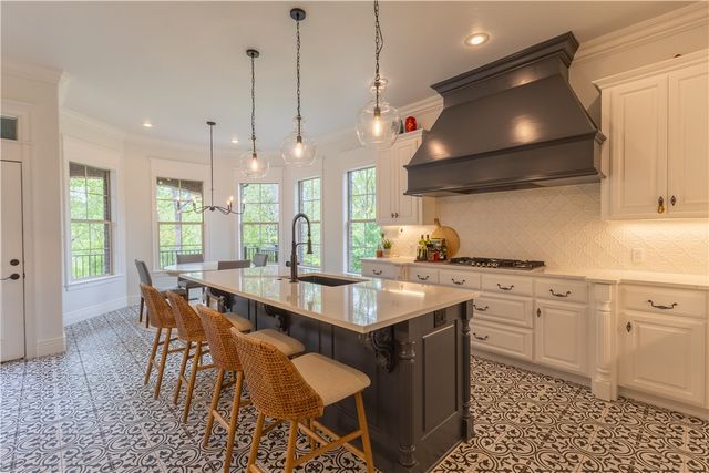 1602 NE Chapel Hill Drive, Bentonville, AR 72712