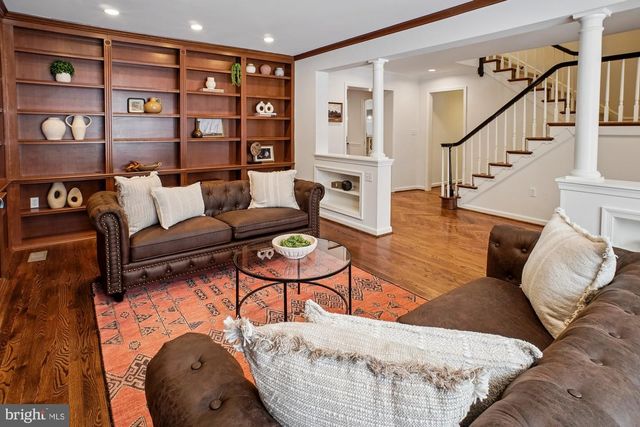 8512 BURNING TREE RD, Bethesda, MD 20817