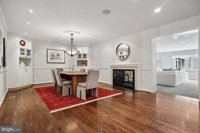 8512 BURNING TREE RD, Bethesda, MD 20817