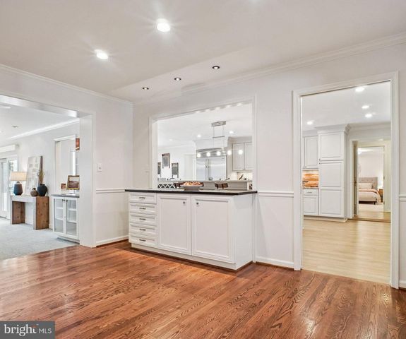 8512 BURNING TREE RD, Bethesda, MD 20817