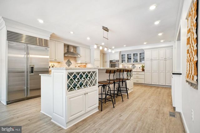 8512 BURNING TREE RD, Bethesda, MD 20817