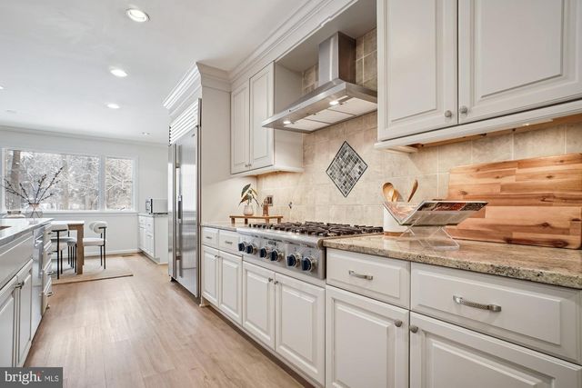 8512 BURNING TREE RD, Bethesda, MD 20817