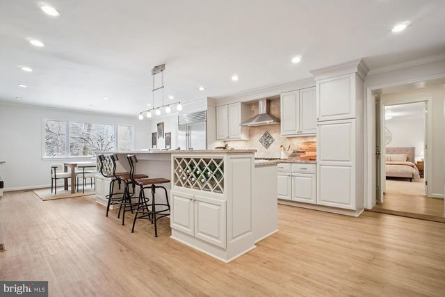 8512 BURNING TREE RD, Bethesda, MD 20817