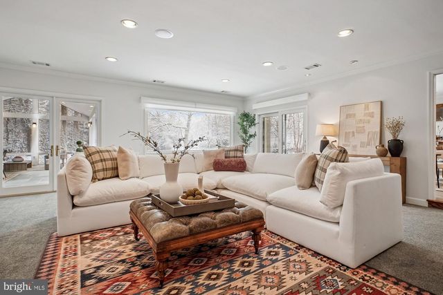 8512 BURNING TREE RD, Bethesda, MD 20817