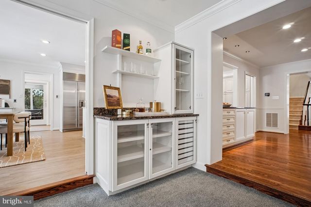 8512 BURNING TREE RD, Bethesda, MD 20817