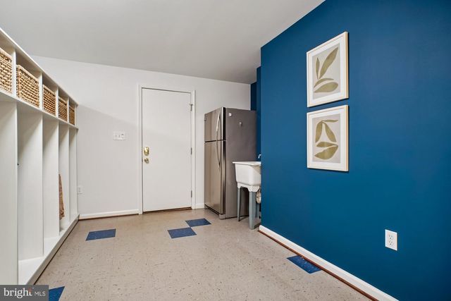 8512 BURNING TREE RD, Bethesda, MD 20817