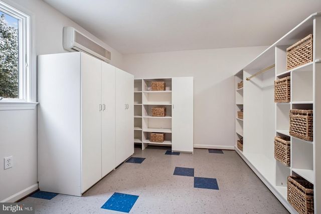 8512 BURNING TREE RD, Bethesda, MD 20817