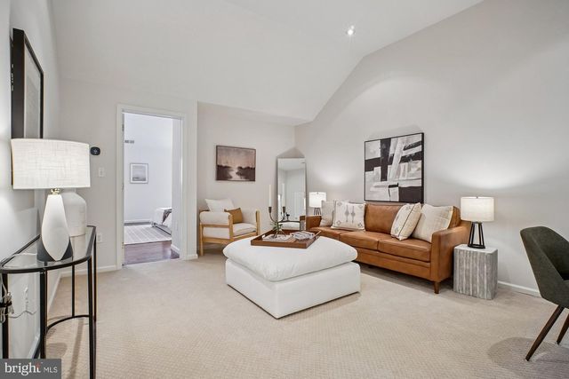 8512 BURNING TREE RD, Bethesda, MD 20817