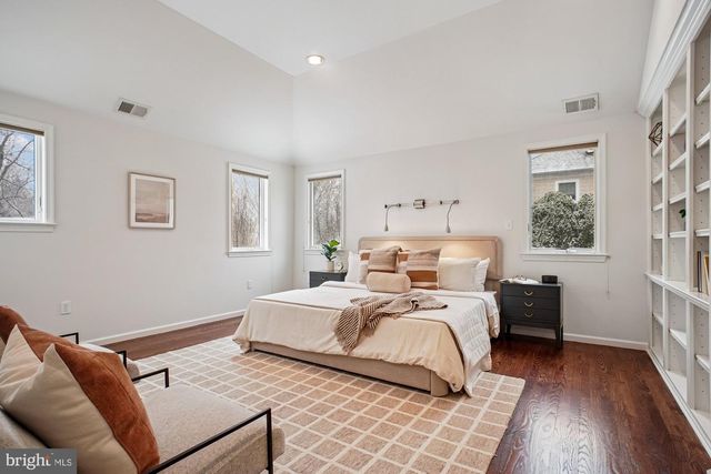 8512 BURNING TREE RD, Bethesda, MD 20817