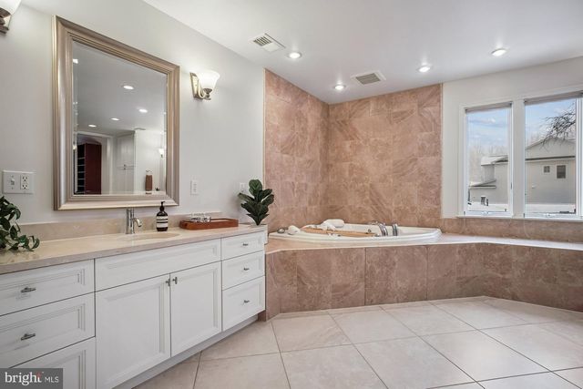 8512 BURNING TREE RD, Bethesda, MD 20817