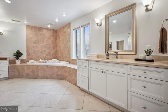 8512 BURNING TREE RD, Bethesda, MD 20817