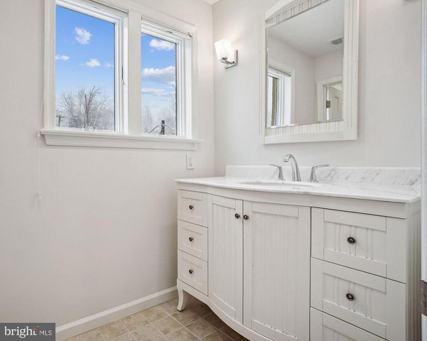 8512 BURNING TREE RD, Bethesda, MD 20817