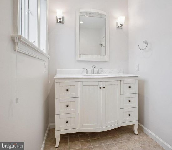 8512 BURNING TREE RD, Bethesda, MD 20817