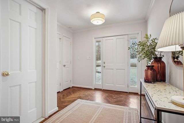 8512 BURNING TREE RD, Bethesda, MD 20817