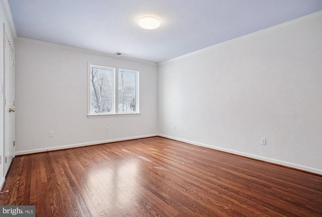 8512 BURNING TREE RD, Bethesda, MD 20817