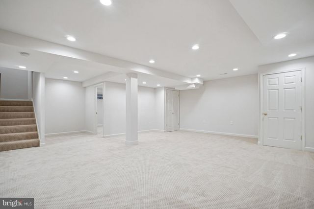 8512 BURNING TREE RD, Bethesda, MD 20817