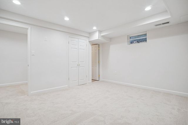 8512 BURNING TREE RD, Bethesda, MD 20817