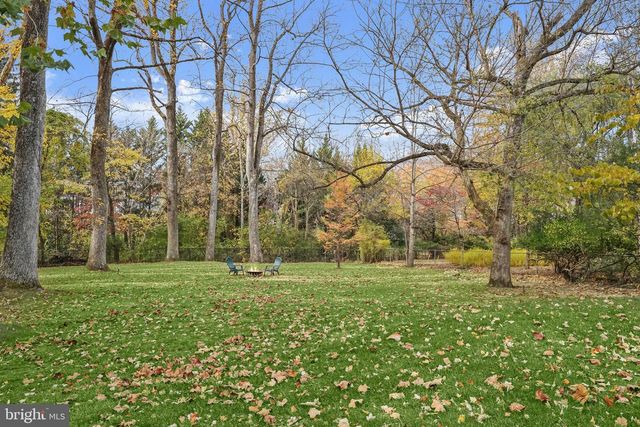 8512 BURNING TREE RD, Bethesda, MD 20817