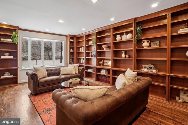 8512 BURNING TREE RD, Bethesda, MD 20817