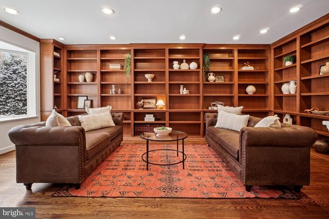 8512 BURNING TREE RD, Bethesda, MD 20817