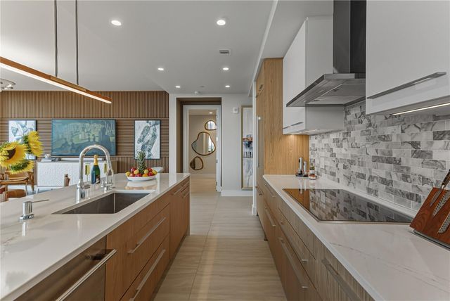 275 1ST AVENUE S 1701, St Petersburg, FL 33701