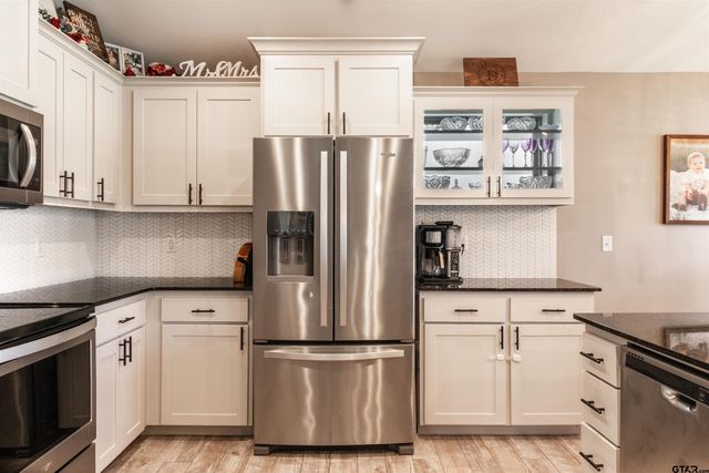 15326 Spring Oaks Dr, Lindale, TX 75771