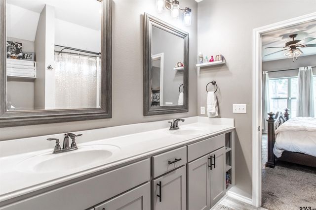 15326 Spring Oaks Dr, Lindale, TX 75771