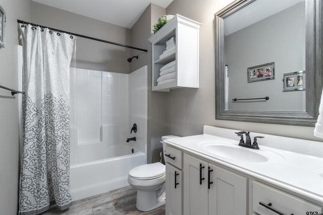 15326 Spring Oaks Dr, Lindale, TX 75771