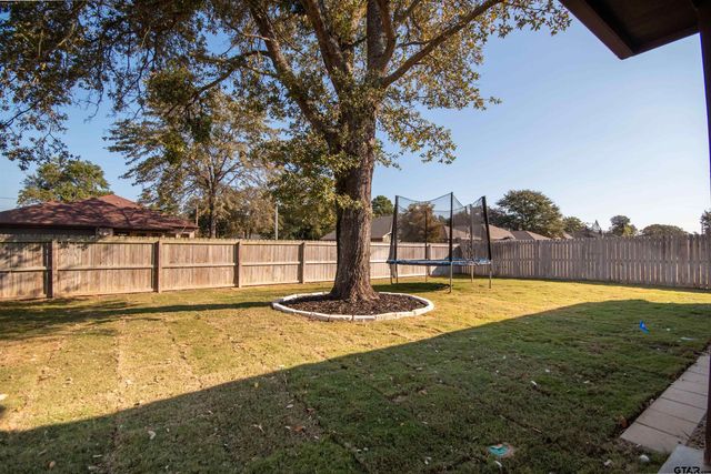 15326 Spring Oaks Dr, Lindale, TX 75771