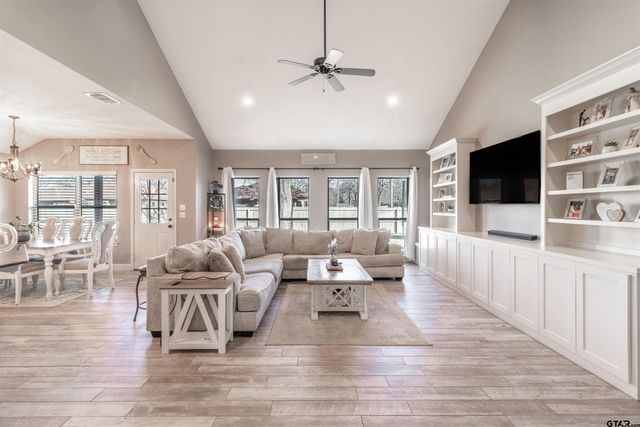 15326 Spring Oaks Dr, Lindale, TX 75771