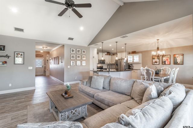 15326 Spring Oaks Dr, Lindale, TX 75771