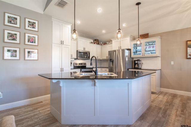 15326 Spring Oaks Dr, Lindale, TX 75771