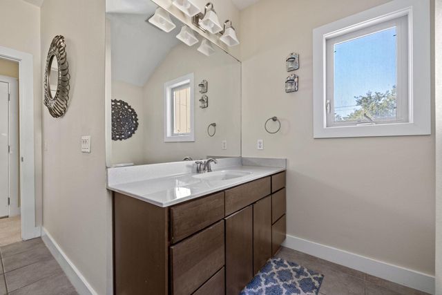 912 Romeria DR A, Austin, TX 78757