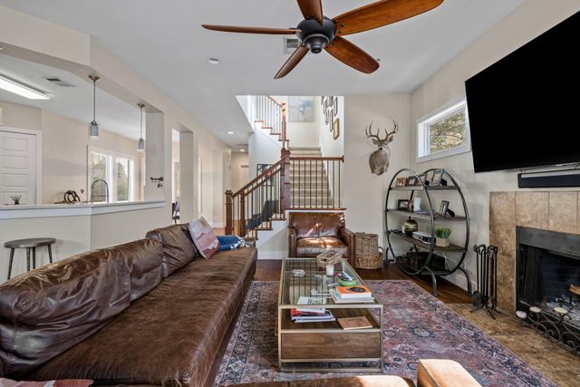 912 Romeria DR A, Austin, TX 78757