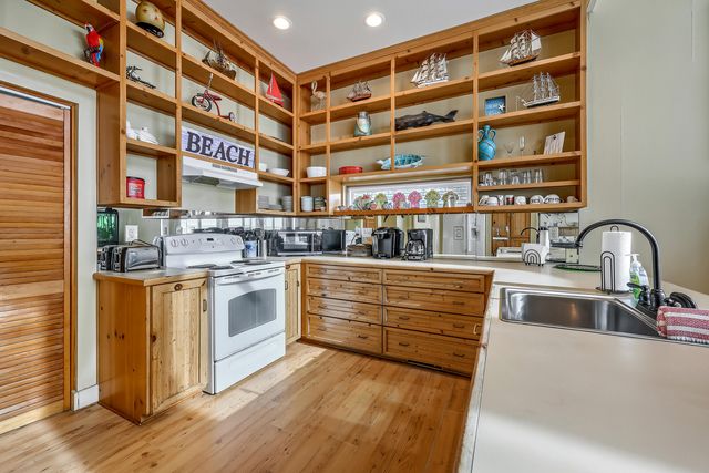 1621 E Ashley Avenue, Folly Beach, SC 29439