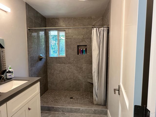 3580 Green Hill Dr, Santa Rosa, CA 95404