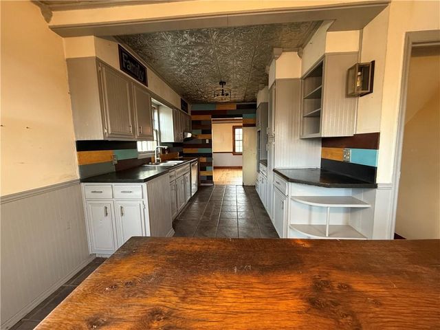 11524 Hackett Street, Sugar Creek, MO 64054