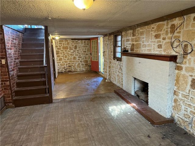 11524 Hackett Street, Sugar Creek, MO 64054