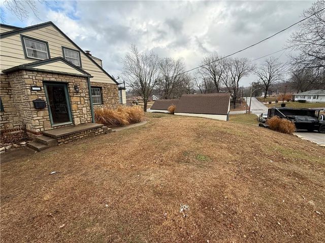 11524 Hackett Street, Sugar Creek, MO 64054