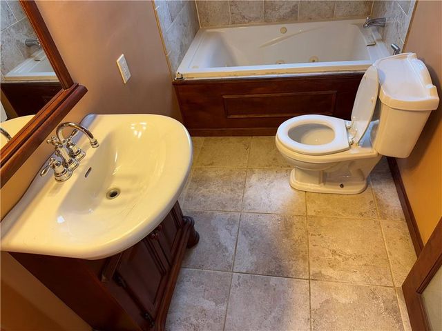 11524 Hackett Street, Sugar Creek, MO 64054