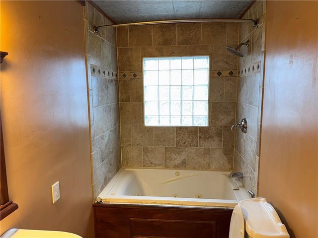 11524 Hackett Street, Sugar Creek, MO 64054