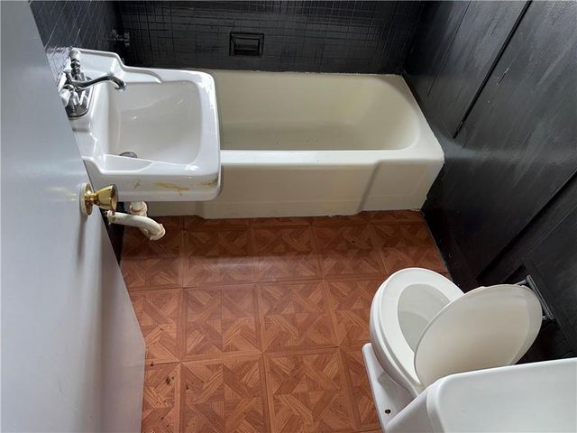 11524 Hackett Street, Sugar Creek, MO 64054