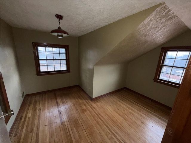 11524 Hackett Street, Sugar Creek, MO 64054