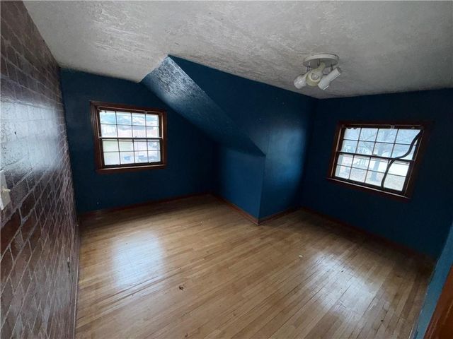 11524 Hackett Street, Sugar Creek, MO 64054