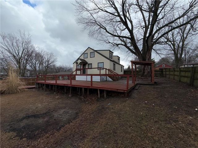 11524 Hackett Street, Sugar Creek, MO 64054